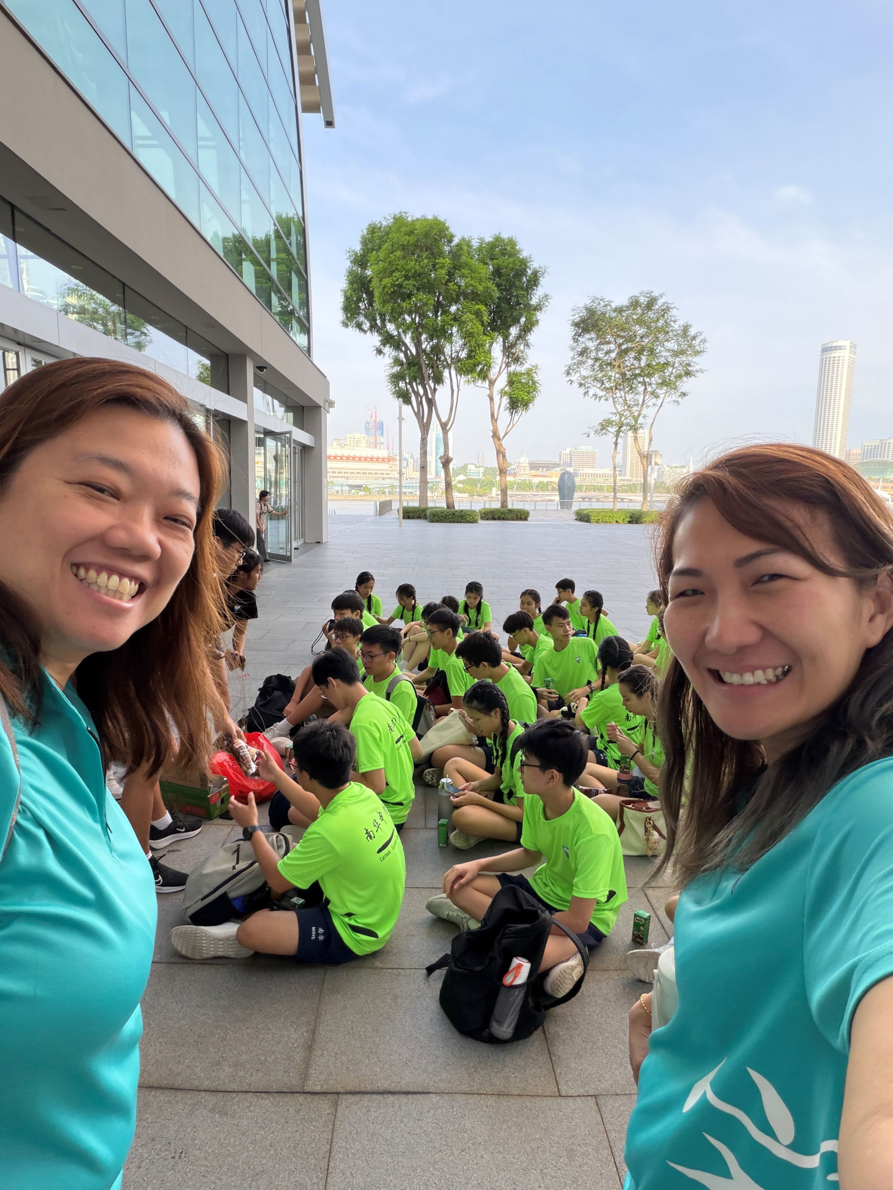 2 Parents posing with students at the back